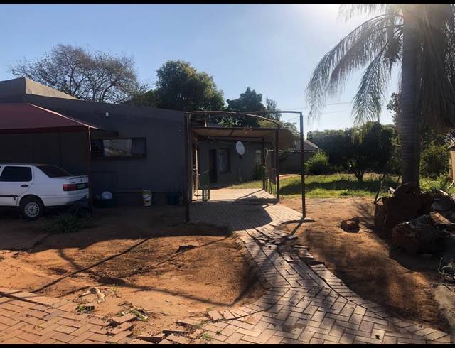 10 BEDROOM HOUSE FOR SALE IN RUSTENBURG CENTRAL